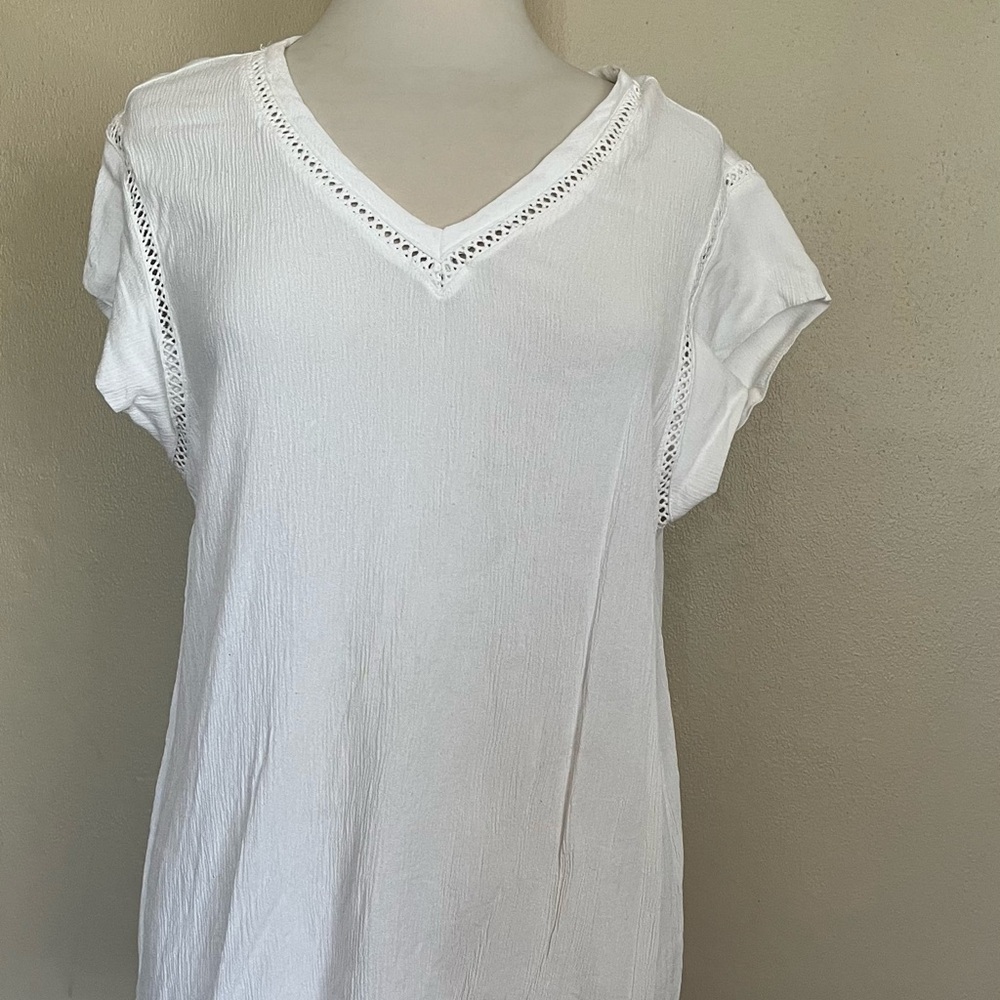 Off-White V-Neck Short Sleeve Top
